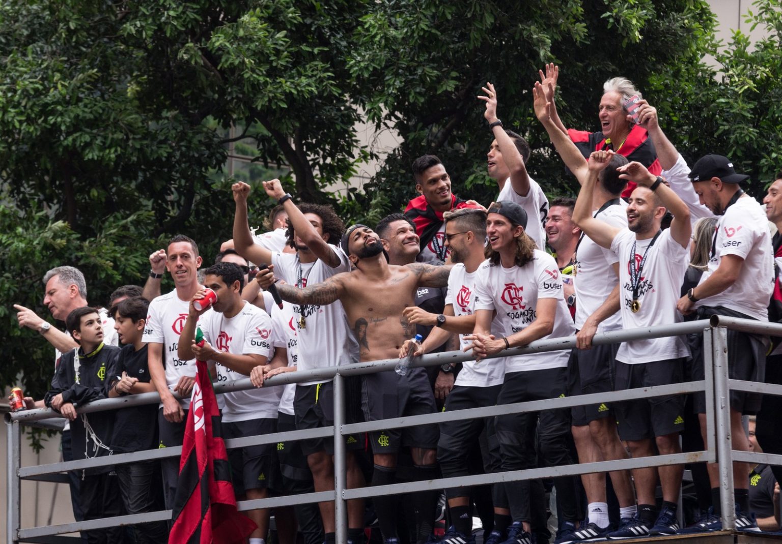 Flamengo se torna campeão brasileiro de 2019 com derrota do Palmeiras para o Grêmio Flamengo se torna campeão brasileiro de 2019 com derrota do Palmeiras para o Grêmio 10
