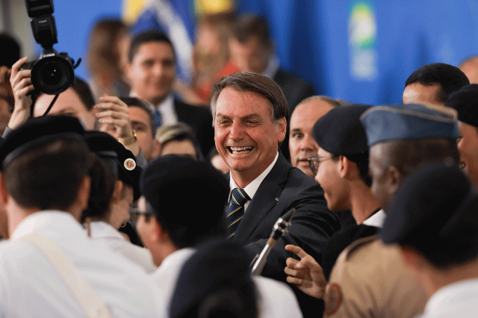 Bolsonaro cria a primeira estatal de seu governo, a NAV Brasil 6