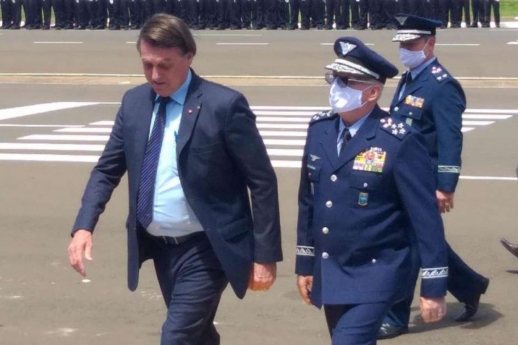 Bolsonaro coloca militares na Anvisa para controlar vacinas 4