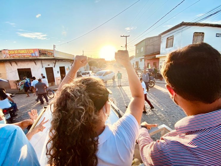 Primeiro ‘Rolê de Cordélia’ percorre bairros e empolga a galera Primeiro 'Rolê de Cordélia' percorre bairros e empolga a galera 4