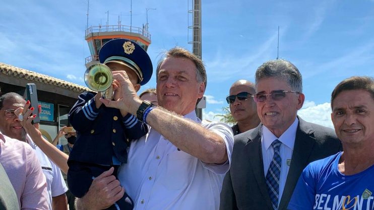 Prefeito Jânio Natal recepciona presidente Jair Bolsonaro em Porto Seguro 7