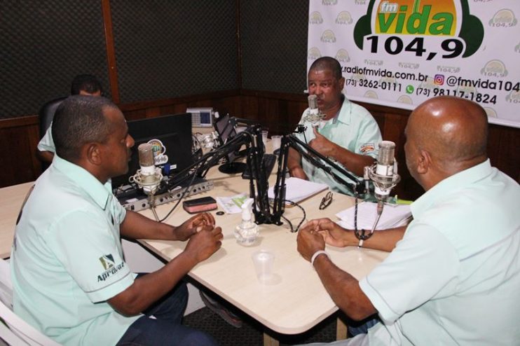 Eunápolis:FM Vida doa caminhão de móveis e eletrodomésticos para família necessitada 168