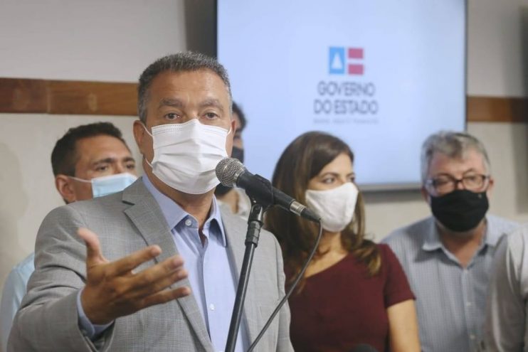 Vídeo: Rui Costa flagra homem sem máscara e repreende: “Não é no bolso, não” 10
