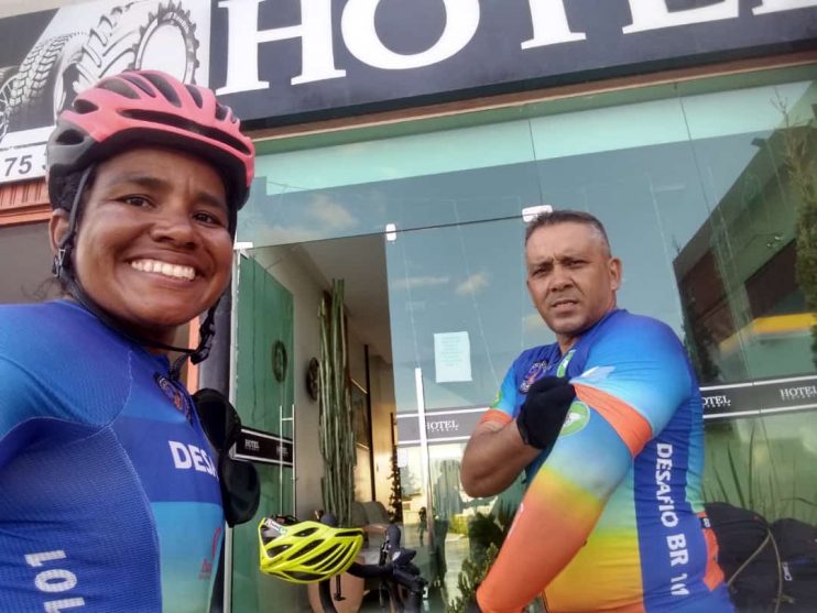 Casal vai pedalar quase 5 mil km da BR-101 para ajudar crianças carentes 4