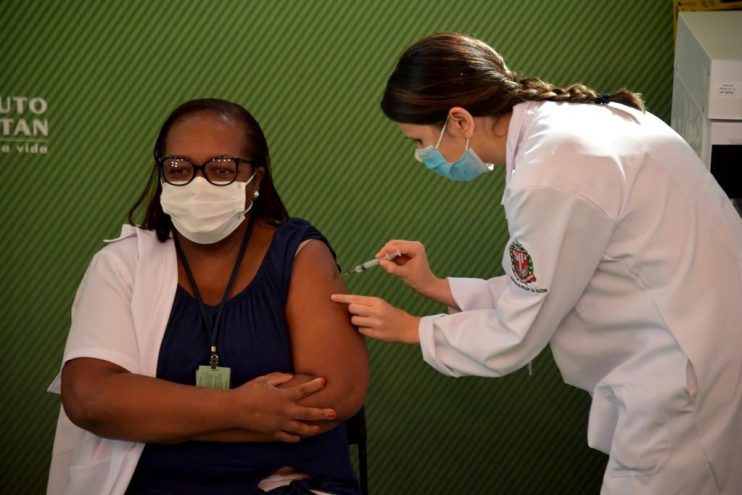 Covid-19: Mônica Calazans é a primeira pessoa a ser vacinada no Brasil 4