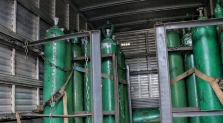 Polícia apreende 33 cilindros de oxigênio escondidos em caminhão em Manaus 11