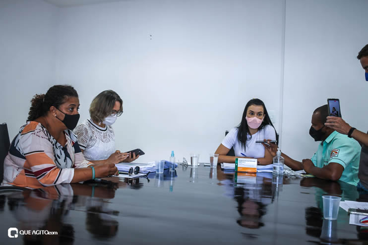 Eunápolis: Secretária municipal de saúde Anara Sartório, concede entrevista coletiva informando cronograma inicial da vacina contra covid-19 245