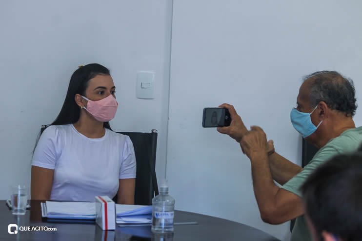Eunápolis: Secretária municipal de saúde Anara Sartório, concede entrevista coletiva informando cronograma inicial da vacina contra covid-19 254