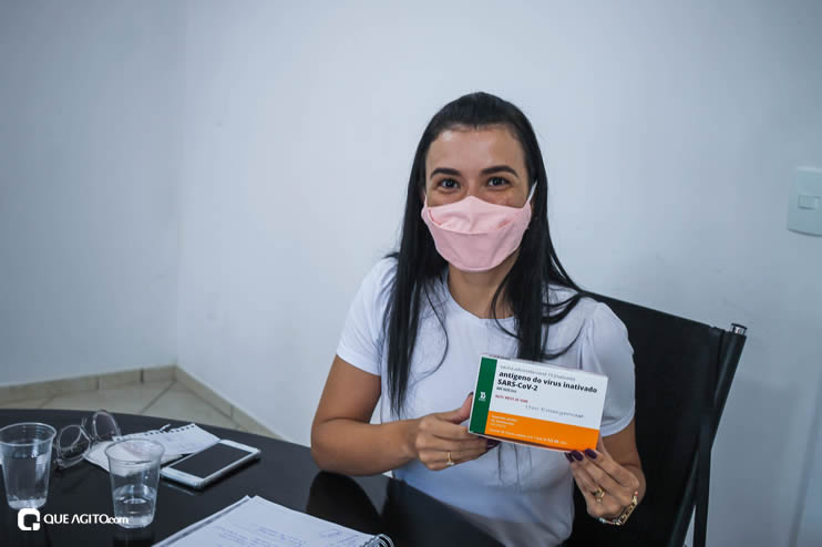 Eunápolis: Secretária municipal de saúde Anara Sartório, concede entrevista coletiva informando cronograma inicial da vacina contra covid-19 4