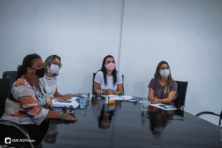 Eunápolis: Secretária municipal de saúde Anara Sartório, concede entrevista coletiva informando cronograma inicial da vacina contra covid-19 25