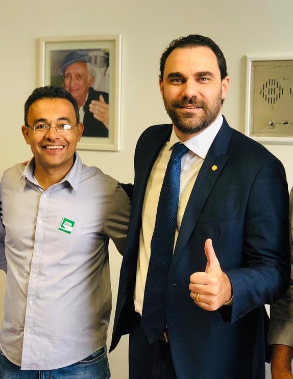 Presidente do PSDB-BA comemora eleição de prefeito do partido para Associação dos Prefeitos do Extremo-Sul Presidente do PSDB-BA comemora eleição de prefeito do partido para Associação dos Prefeitos do Extremo-Sul 170