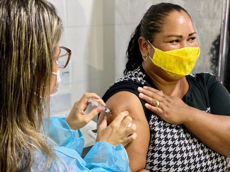 Eunápolis recebe primeiro lote de vacinas contra COVID-19 e dá início à primeira fase de vacinação 12