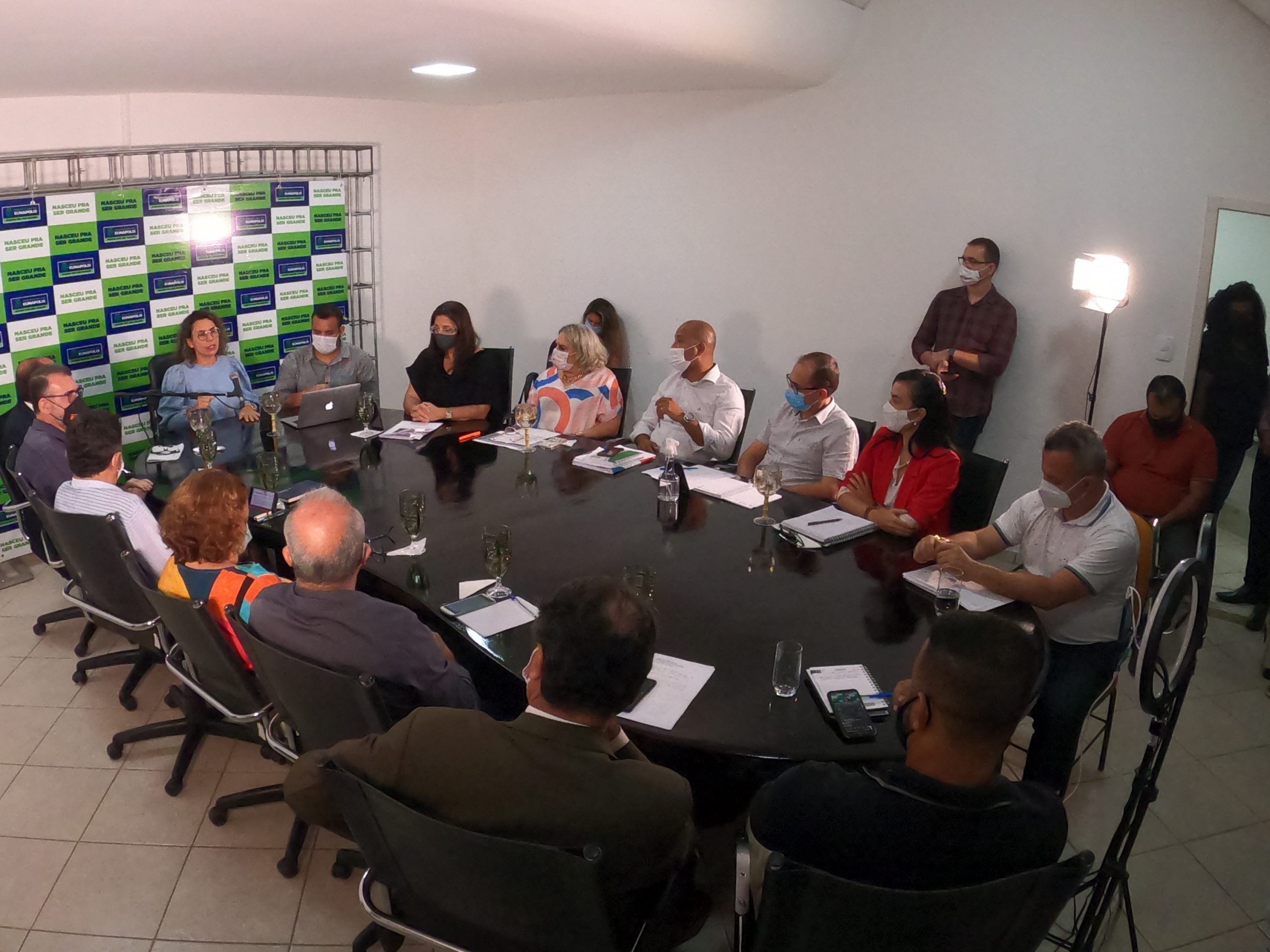 Em live, prefeitura de Eunápolis mostra ações de 28 dias de governo 8