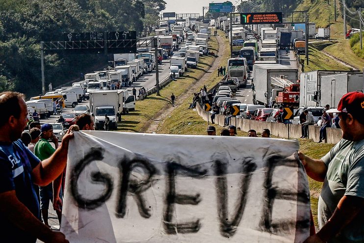Apesar de apelo feito por Bolsonaro, sindicatos confirmam greve de caminhoneiros 5