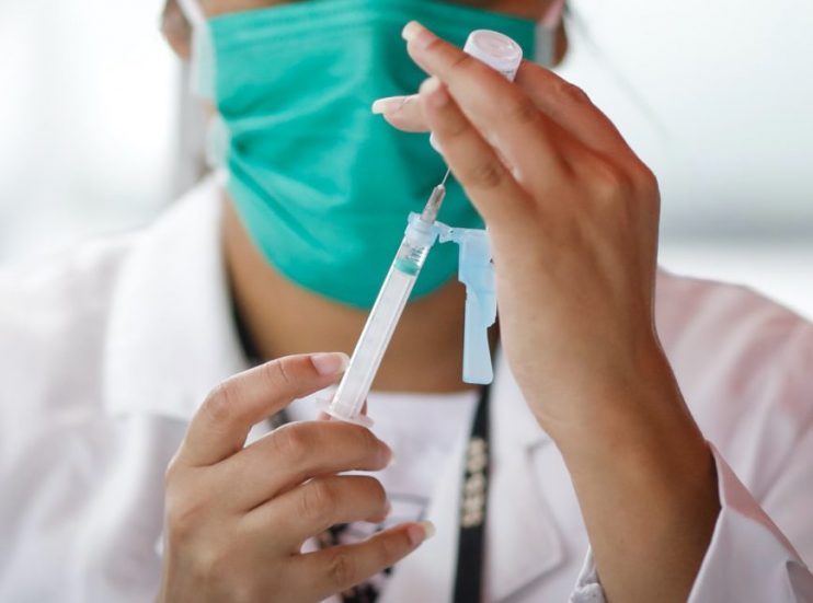 A prefeitura de Porto Seguro, por meio da Secretaria Municipal de Saúde informa que a 2ª dose da vacina contra a COVID-19 já está disponível para os Profissionais de Saúde que receberam a 1ª dose da vacina 6