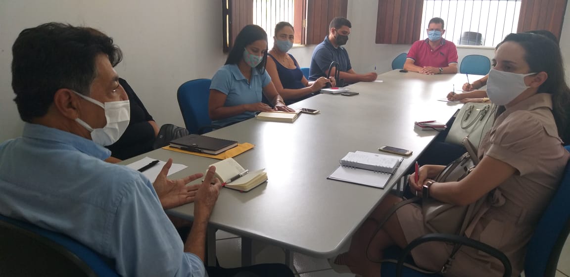 Prefeitura e Defensoria Pública mantêm entendimentos quanto a destinação dos resíduos sólidos, em Eunápolis 5