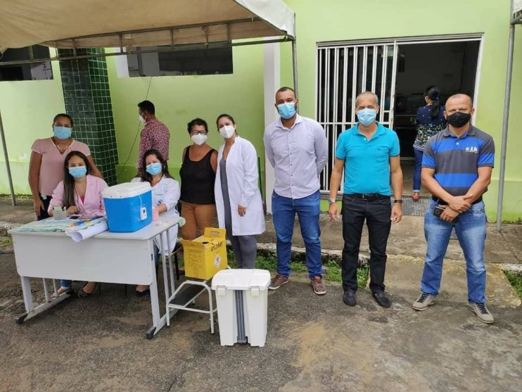 Camacã: Secretaria de Saúde inicia a vacinação em idosos através do sistema drive-thru 6
