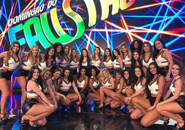 Domingão do Faustão promove corte entre bailarinas e demite metade do grupo 5