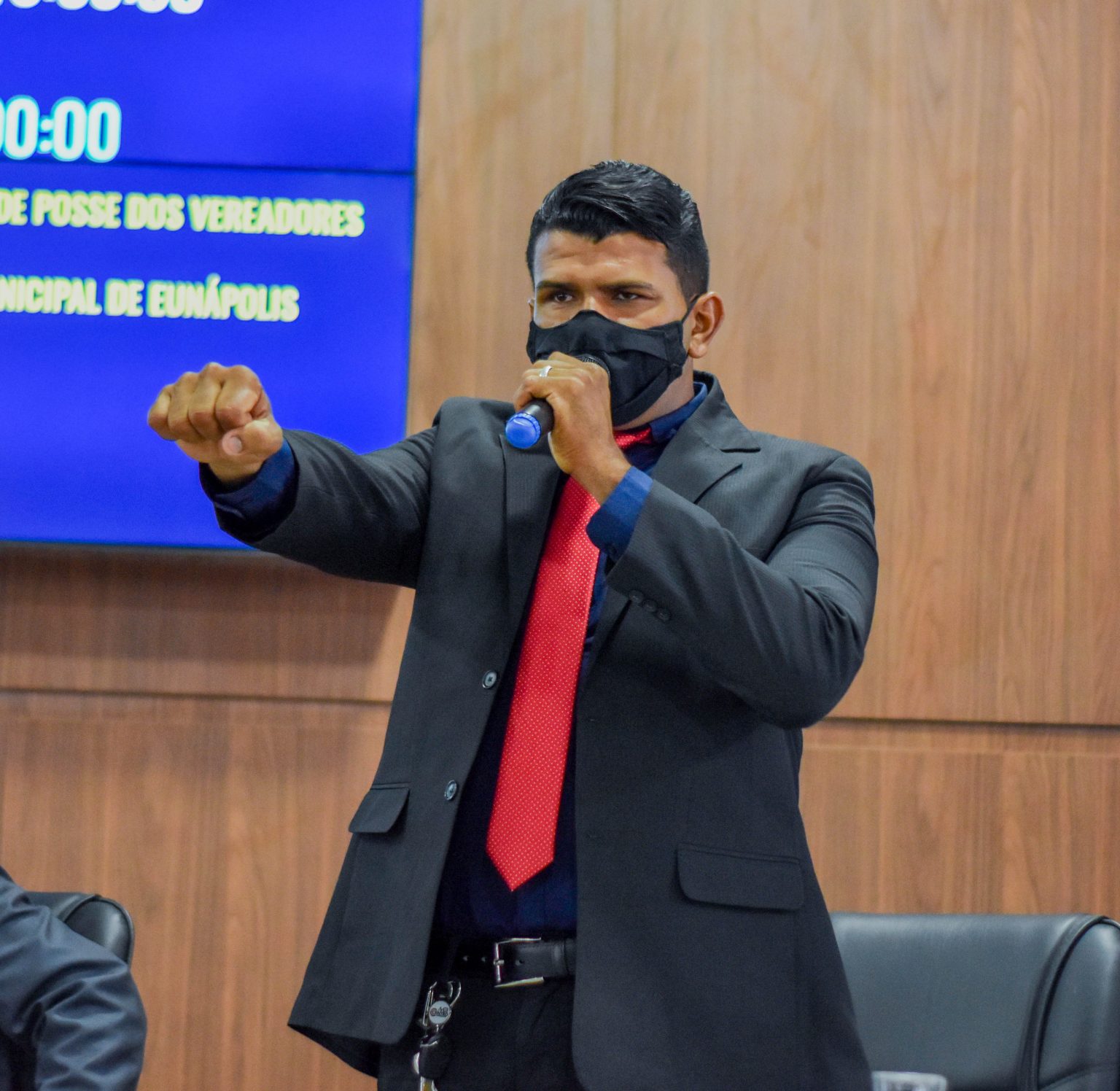 Vereador Adeilson do Açougue faz indicações para a rua România e Marechal Deodoro Vereador Adeilson do Açougue faz indicações para a rua România e Marechal Deodoro 6