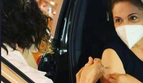 Ex-presidente Dilma Rousseff recebe primeira dose da vacina contra Covid-19 7