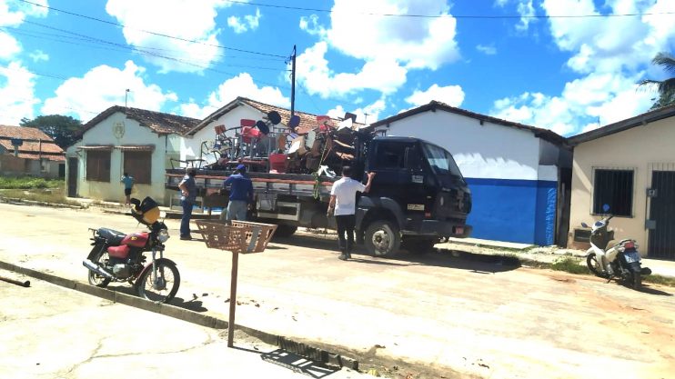 Iniciada mudança da Escola Nossa Senhora Aparecida, em Eunápolis 4