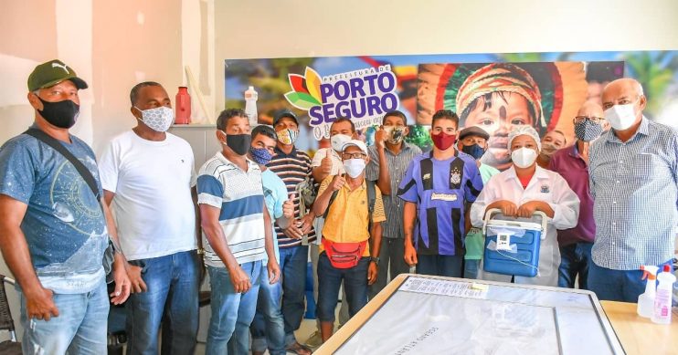 Coveiros são vacinados contra a COVID-19 em Porto Seguro 7