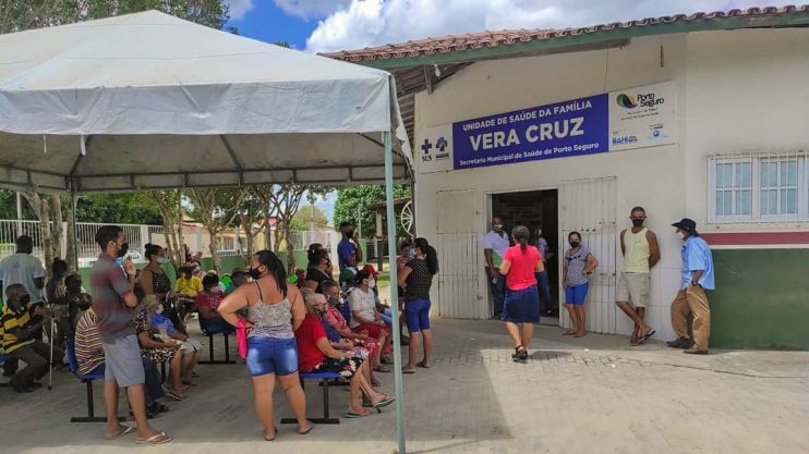 Idosos com idade a partir de 78 anos receberam a primeira dose da CoronaVac nos distritos de Pindorama e Vera Cruz neste sábado (13). 12