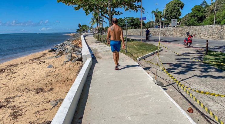 Porto Seguro: Calçadão da Praça das Pitangueiras recebe reparos 13