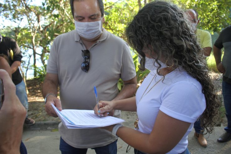 Em Eunápolis, Elmar Nascimento e a Prefeita Cordélia Torres assinam projeto de reurbanização do Parque Ecológico Gravatá. 8