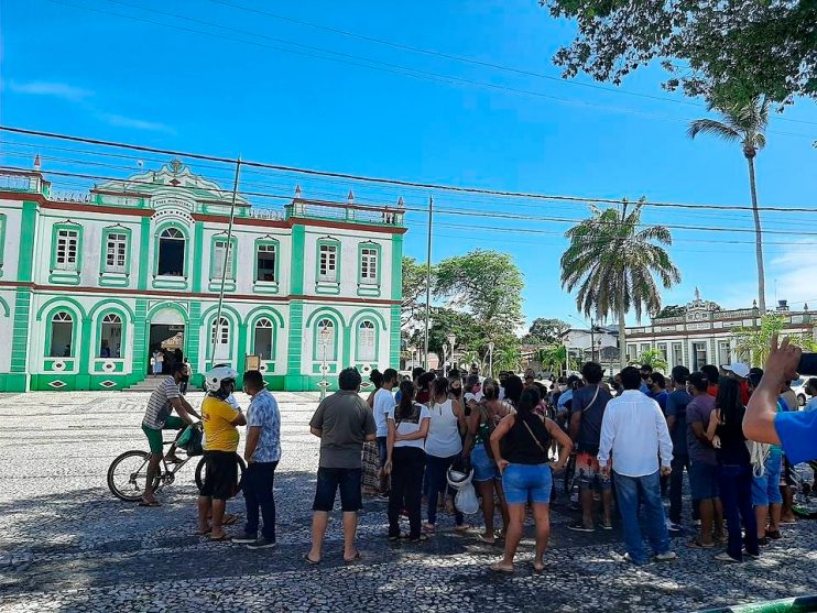 Contra decreto do Estado, comerciantes de Canavieiras abrem comércio e protestam 7