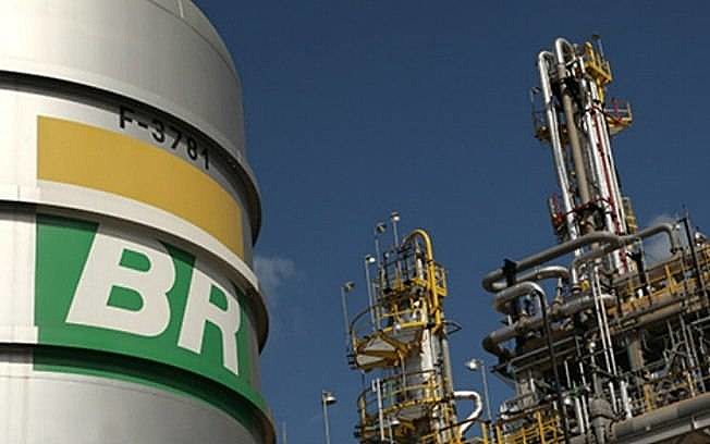 Petrobras anuncia reajuste nas refinarias de 4,8% na gasolina e 5% no diesel 8