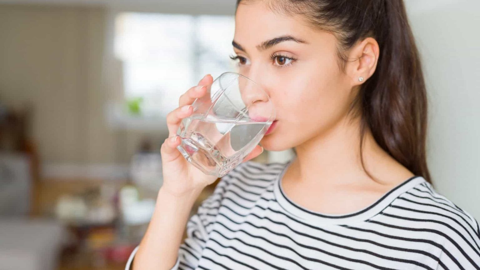 Começar o dia com um copo de água faz bem à saúde. Verdade ou mito? 11