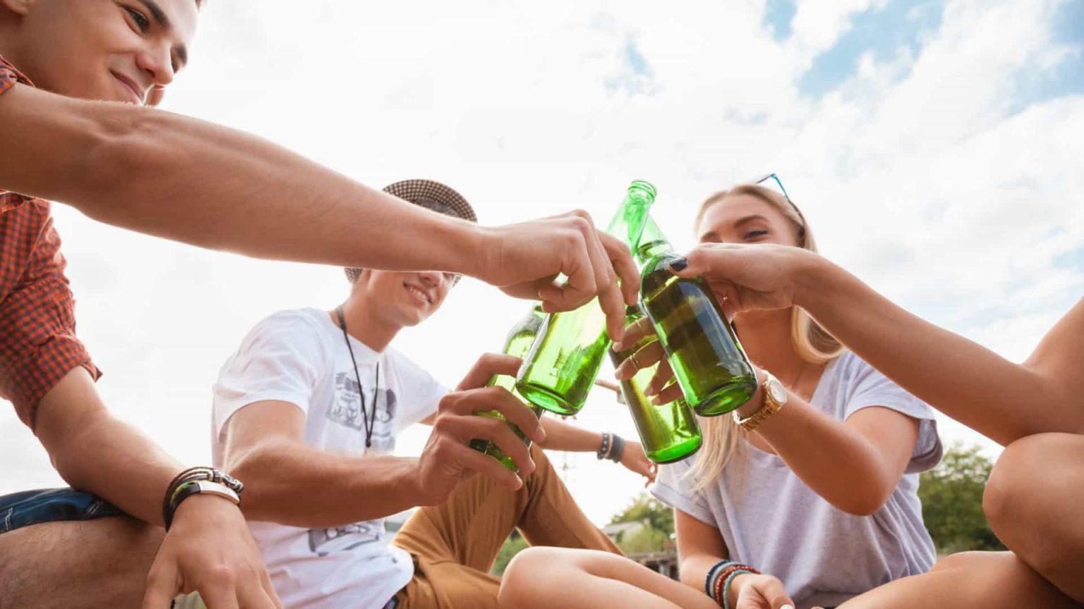 Beber álcool em excesso na adolescência modifica o cérebro Beber álcool em excesso na adolescência modifica o cérebro 10