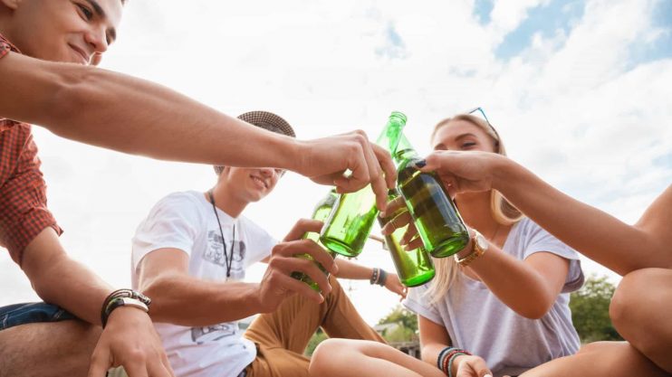 Beber álcool em excesso na adolescência modifica o cérebro 5