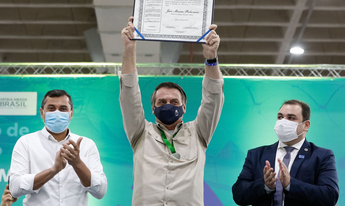 Bolsonaro inaugura etapa de centro de convenções em Manaus 5