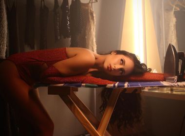 Jovem cantora baiana, Gabi Lins lança single 'Onde Há Fumaça Há Fogo'; veja clipe 5