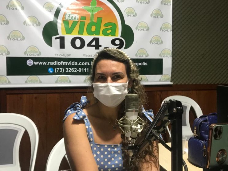 Prefeita Cordélia Torres esclarece sobre a Policlínica Regional, em Eunápolis. 10