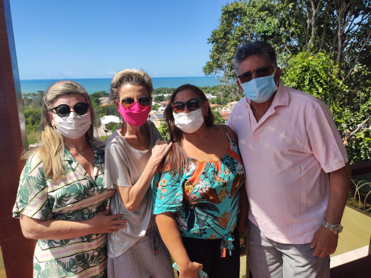 Prefeito Jânio Natal e sua esposa Cristiane recebem pastora e cantora Ludmila Ferber em sua residência e prestam homenagem 5