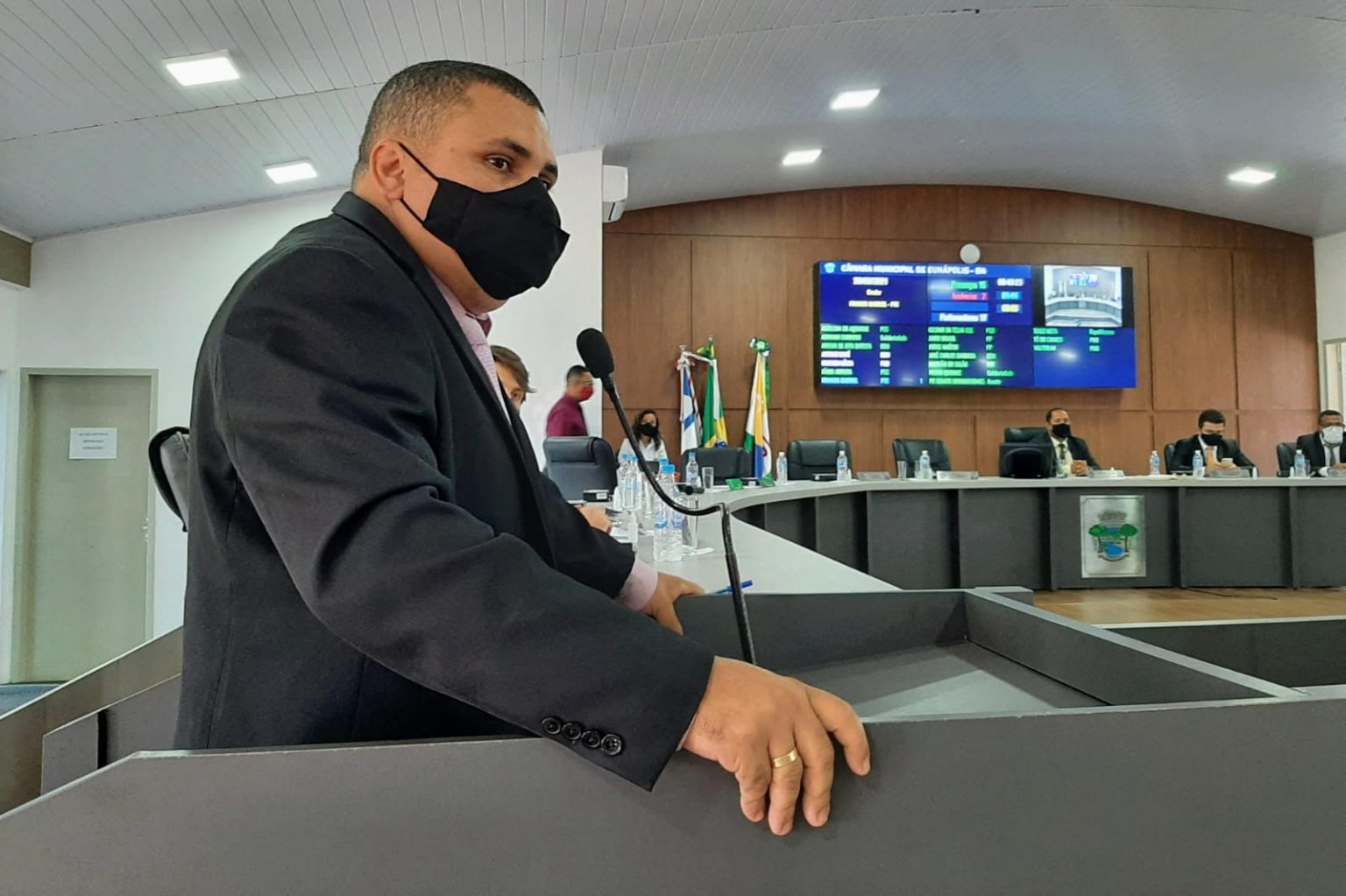 Francis anuncia R$ 400 mil em emendas do deputado Leur para Eunápolis Francis anuncia R$ 400 mil em emendas do deputado Leur para Eunápolis 4