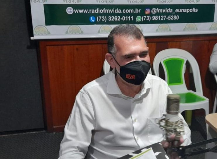 Secretário Arnaldo Vianna vai à 104 FM e fala do buraco negro que a prefeita Cordélia encontrou Eunápolis 6