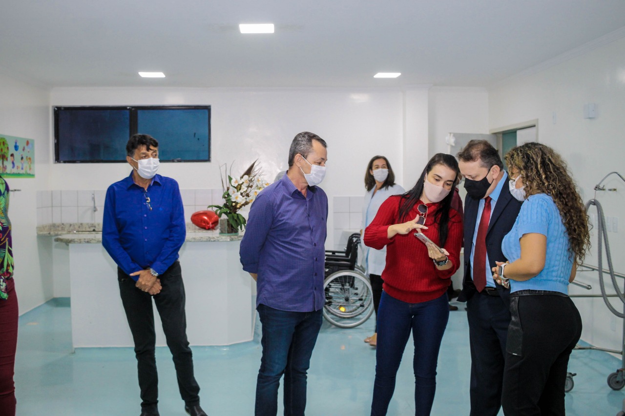 Prefeita Cordélia Torres apresenta instalações do HRE ao Juiz do Trabalho, Jeferson de Castro 7