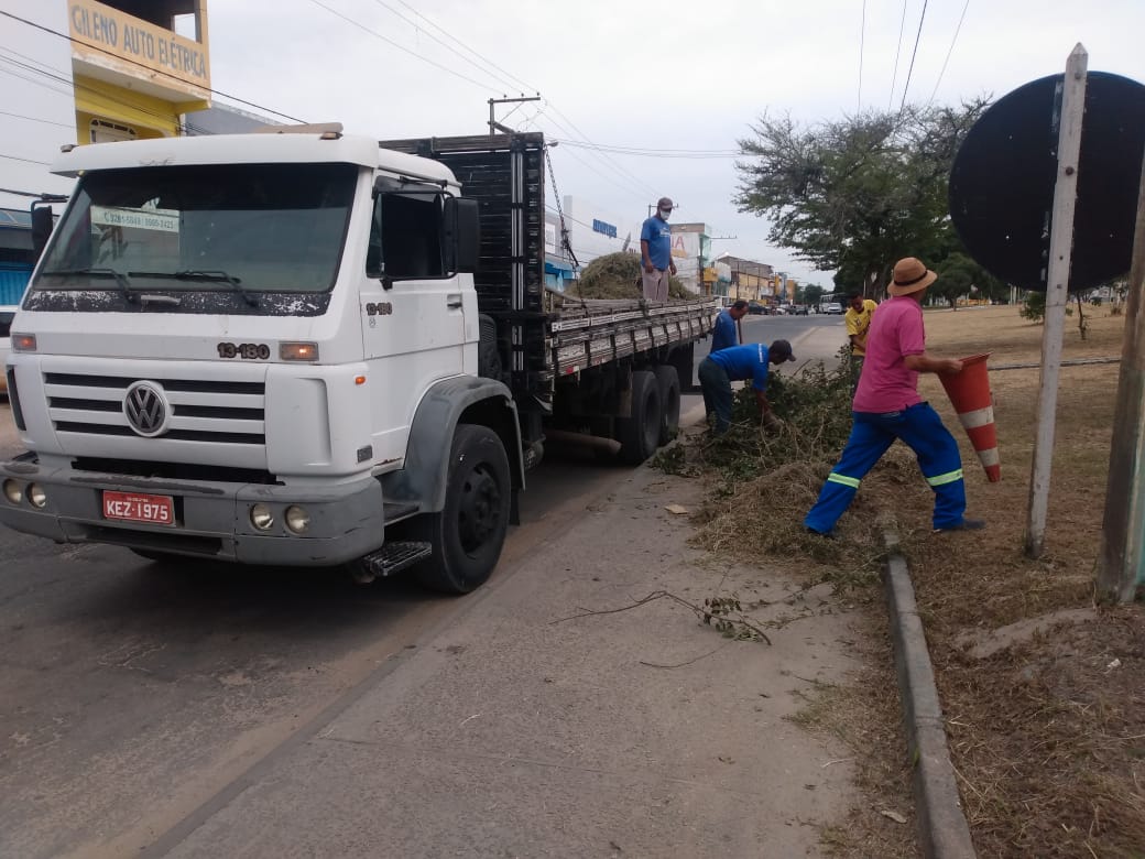 Operação de limpeza ‘Bota-Fora’ chega ao bairro Pequi 64