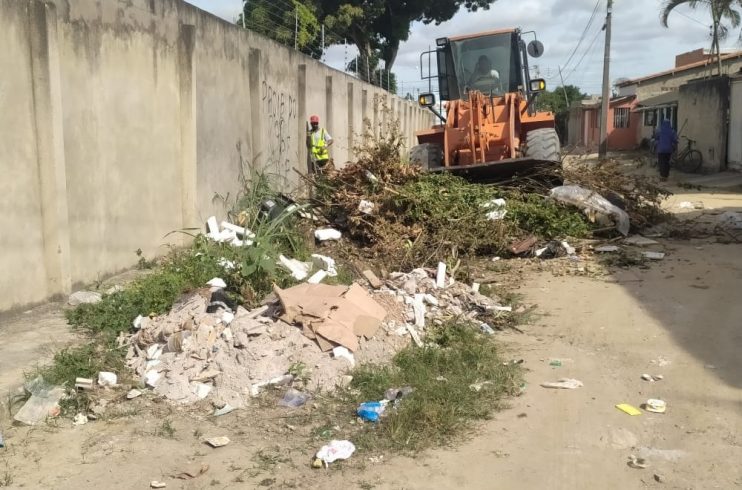 Operação de limpeza ‘Bota-Fora’ chega ao bairro Pequi 8