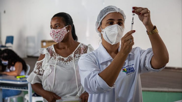 Vacinação atinge 87% dos profissionais da educação em Porto Seguro 4