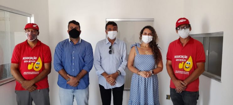 Prefeita Cordélia Torres visita galpão que vai beneficiar catadores do antigo lixão 7