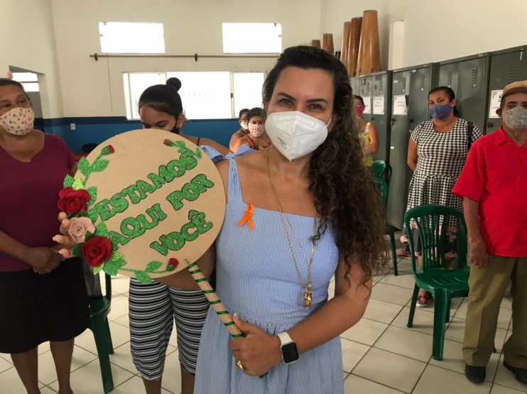 Prefeita Cordélia Torres participa de palestra sobre Maio Laranja, no CRAS I 4