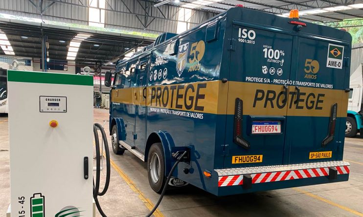 Brasil tem primeiro carro-forte 100% elétrico do mundo 11