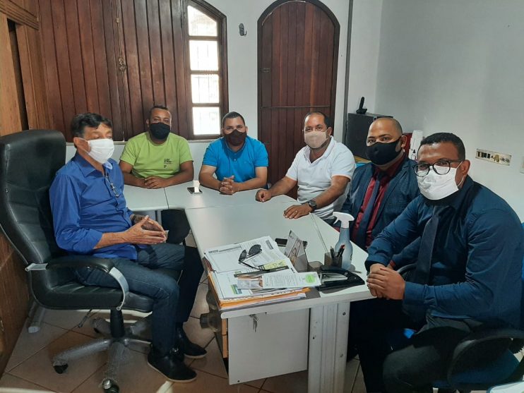 Qualidade de vida dos catadores do antigo lixão em Eunápolis é tema de encontro entre vereadores e secretário de Meio Ambiente 8