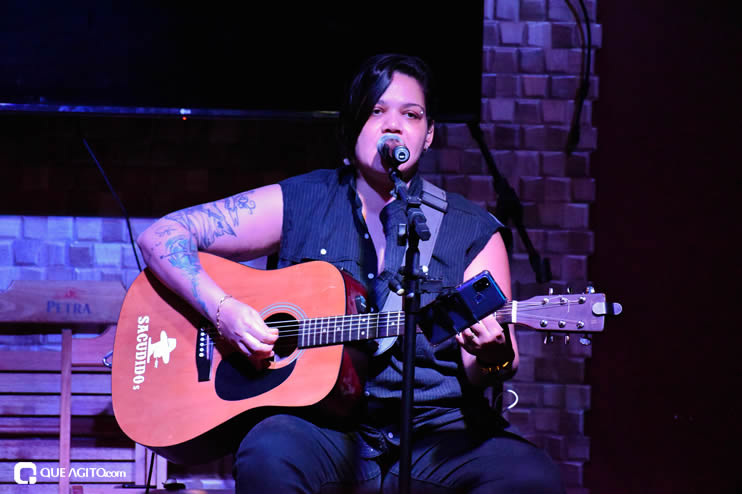 Sexta da Hot contou com apresentação da cantora Petra 7