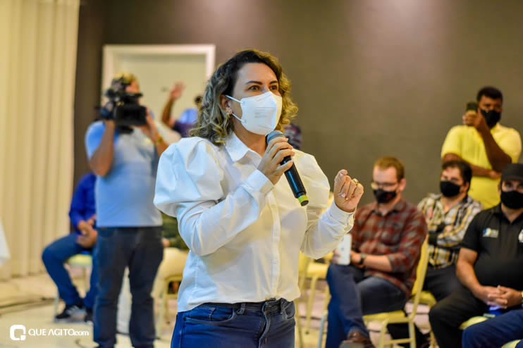 Prefeita Cordélia anuncia durante coletiva de imprensa, a Live São João se Encontra com Pedrão em Eunápolis 67